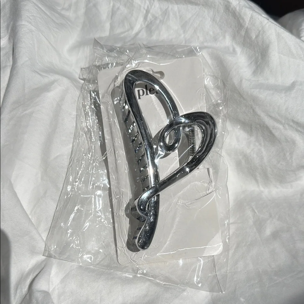 New in Bag, Plero Silver Heart-Shaped Shiny Hair Claw-Clip.